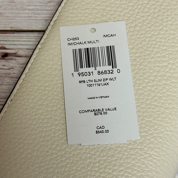 Coach Slim Zip Wallet With Floral Cluster Print Interior - Picture 6 of 6